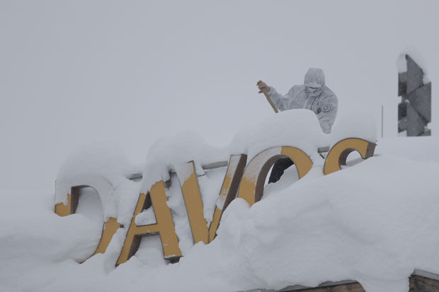 САМИТ У ДАВОСУ: Снег и обезбеђење окупирали скуп, премијер Индије први за говорницом
